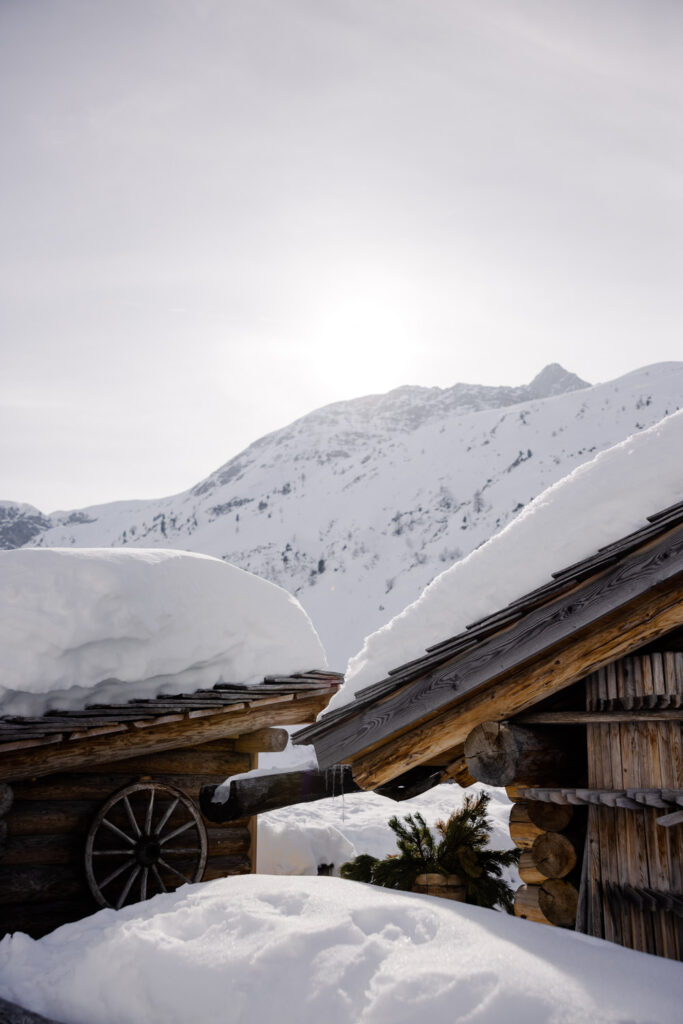 Swiss_Alps_Winter_Wedding-20-683x1024
